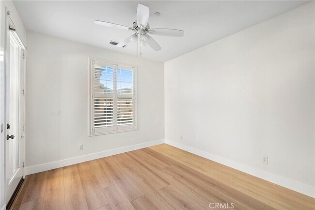 Building Photo - 19 Vinca Ct