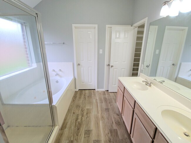 Building Photo - 4805 E Columbary Dr