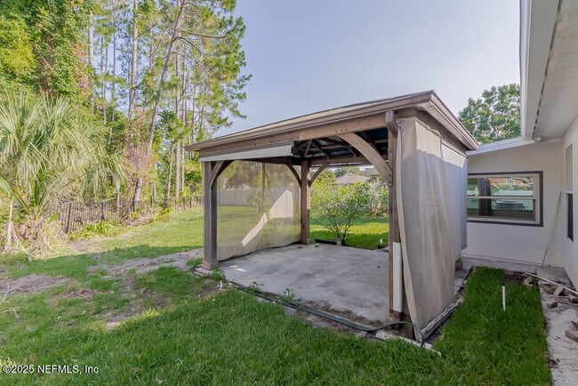 Building Photo - 8985 Redtail Dr