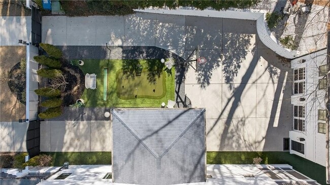 Building Photo - 1812 Wellbourne Dr NE