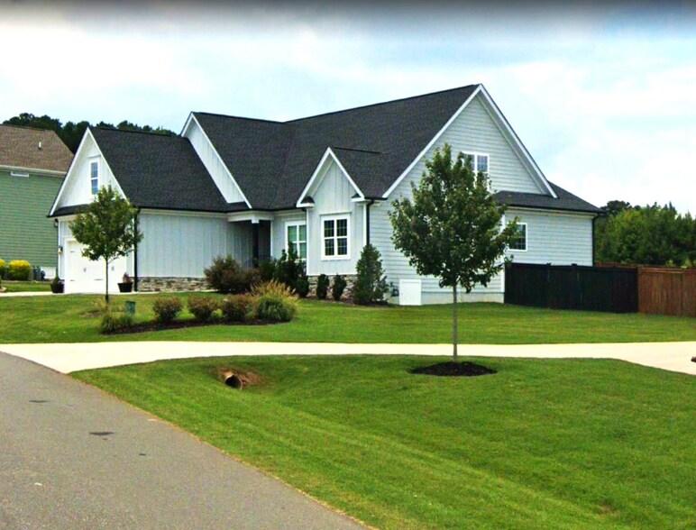 Primary Photo - 155 Meadow Lake Dr