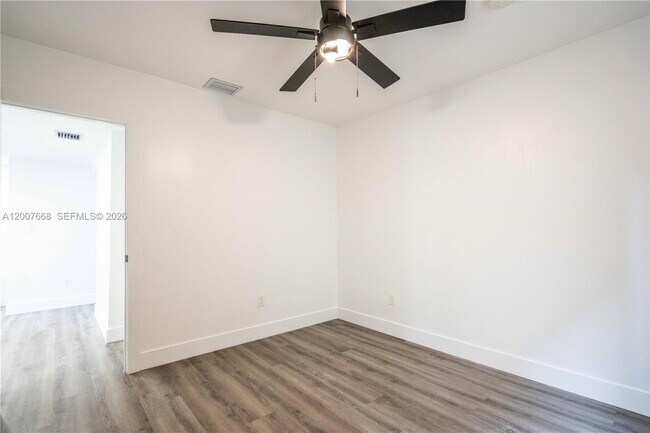 Building Photo - 725 81st St