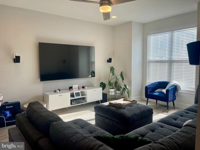 Building Photo - 23006 Sullivans Cove Sq