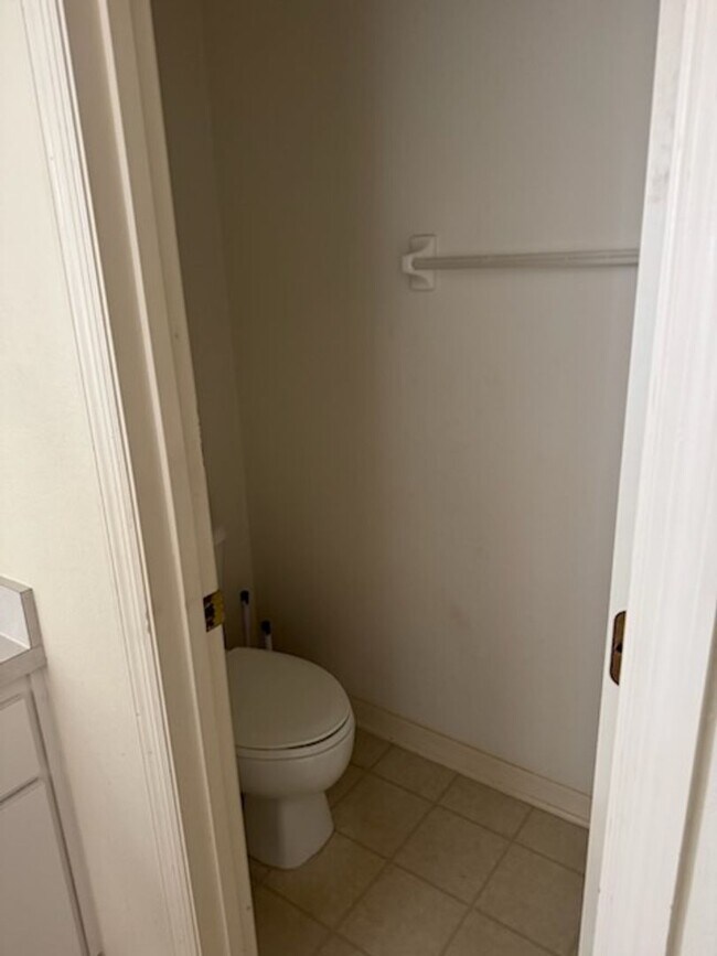 Building Photo - Highland Square Home