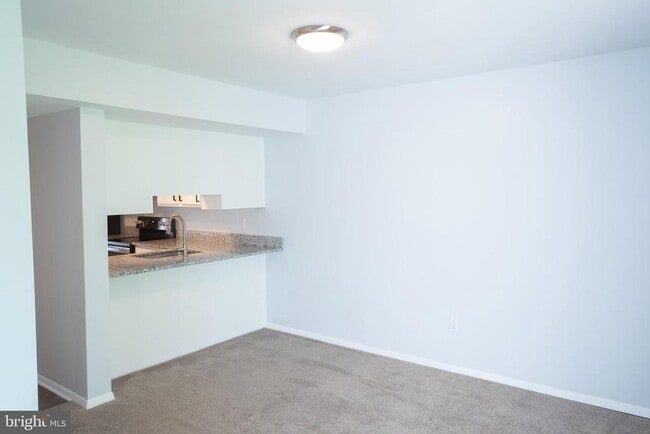 Building Photo - 615 Hemlock Ct