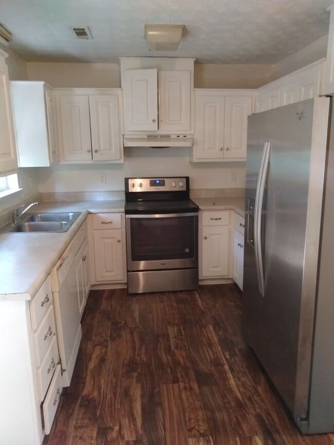 Building Photo - Charming 5 Bed/2 Bath home in Riverdale!