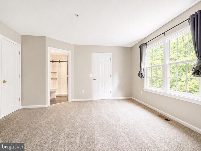 Building Photo - 6556 Ridgeborne Dr