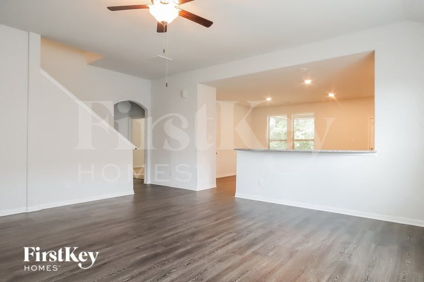 Building Photo - 119 Lk Wy Cir