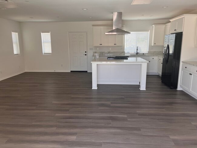 Building Photo - 67105 Mission Dr