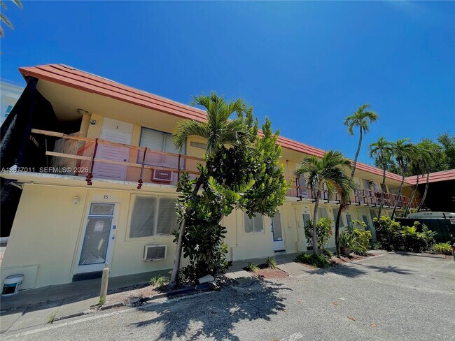 Building Photo - 441 Collins Ave