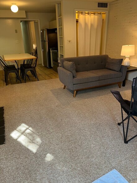 Building Photo - 504 E St NE