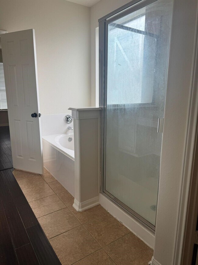 Building Photo - 7519 Chathan Glen Ln