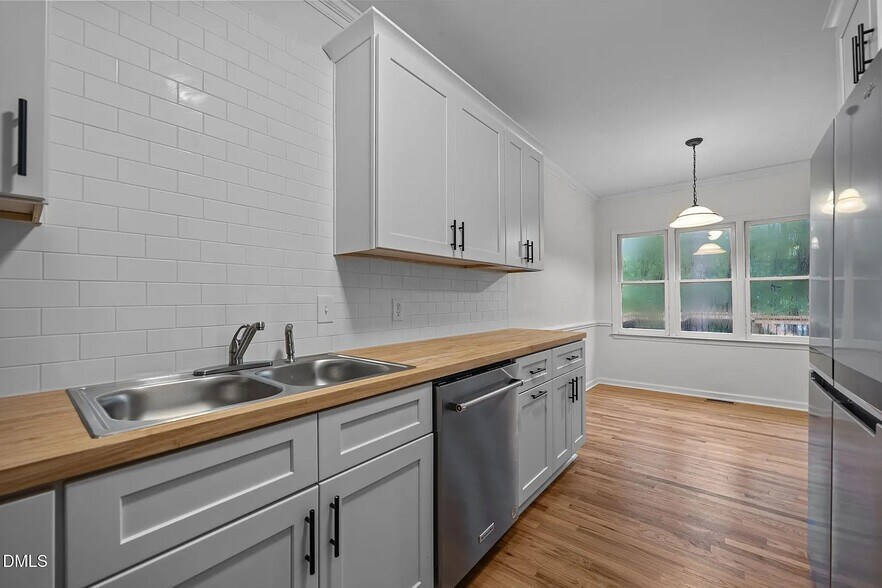 Building Photo - 1033 Oak Lake Ct