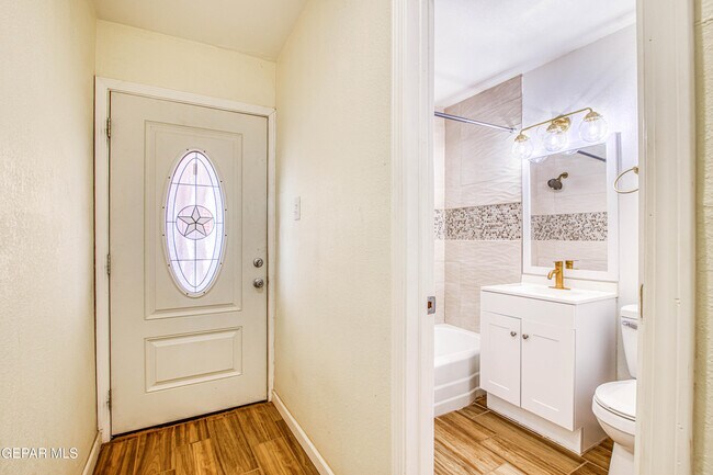 Building Photo - 8818 Mt Elbert Dr