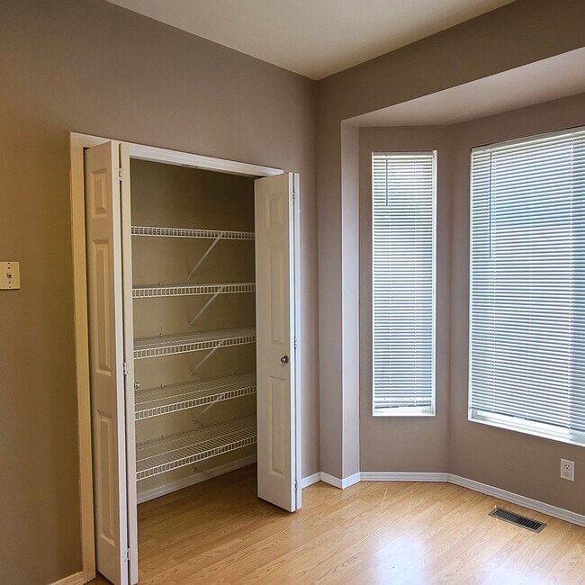 Building Photo - Beautiful home in Briargate Fairfax - D20 - ready to move in NOW!