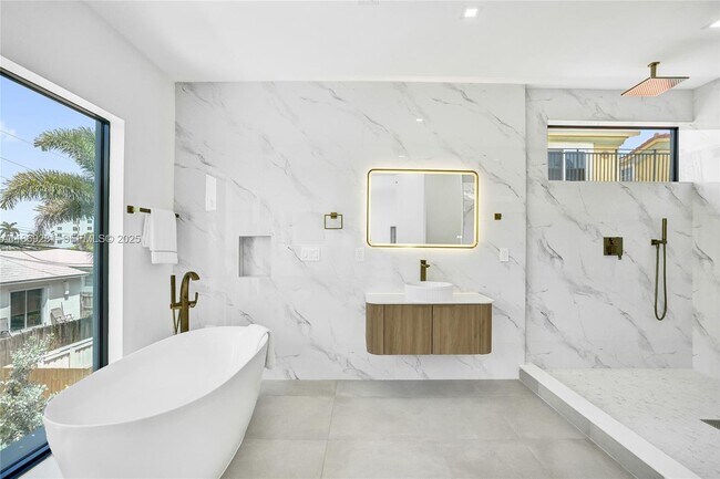 Building Photo - 1825 NE 26th Ave