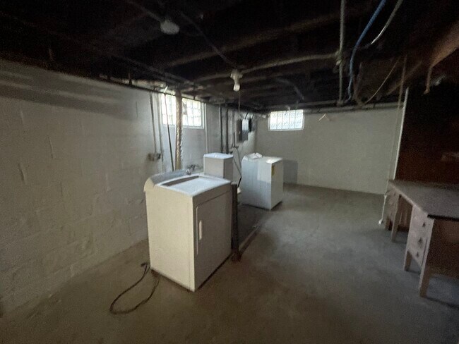 Building Photo - 3958 E Plankinton Ave