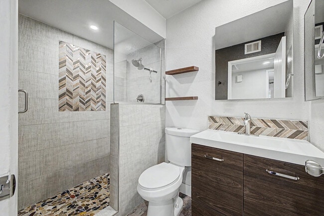 Building Photo - 4048 E Dahlia Dr