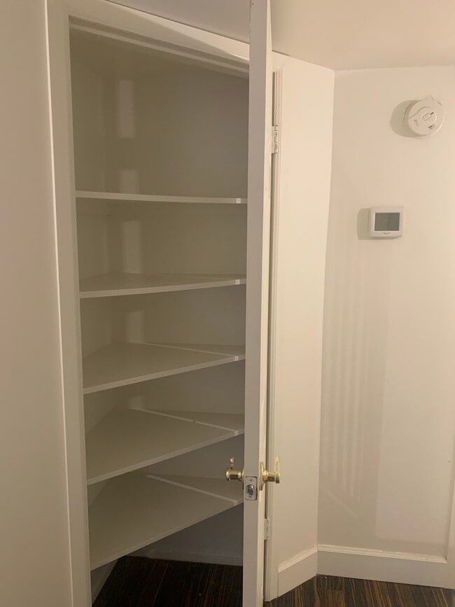 Building Photo - 2312 W Lindner Ave