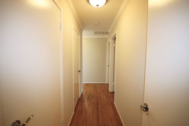 Building Photo - 25 Genevra Rd
