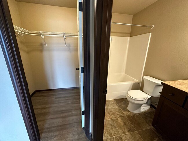 Building Photo - 2100 N Chestnut St