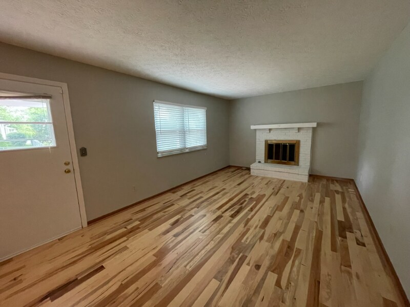 Building Photo - 3211 Creston Ct