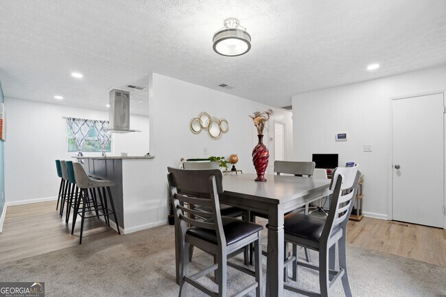Building Photo - 405 King Arthur Ct