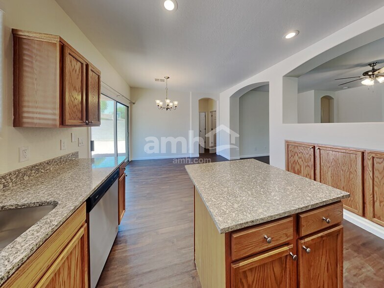 Building Photo - 14847 W Windrose Dr