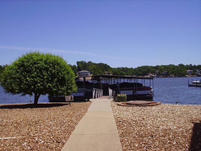 Building Photo - 2 Bedroom Condo in Osage Beach