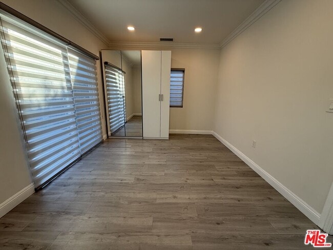 Building Photo - 941 Cloverdale Ave