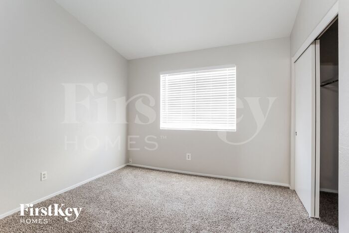 Building Photo - 2114 W San Miguel Ave