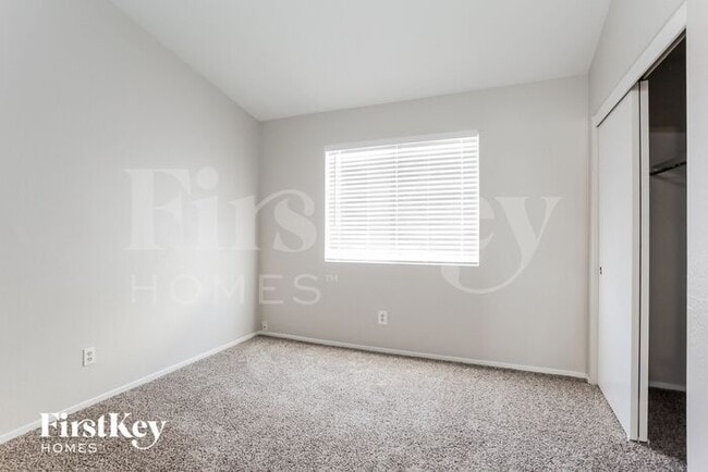 Building Photo - 2114 W San Miguel Ave