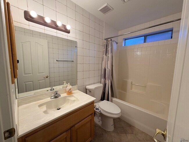 Building Photo - 3905 W 18th St