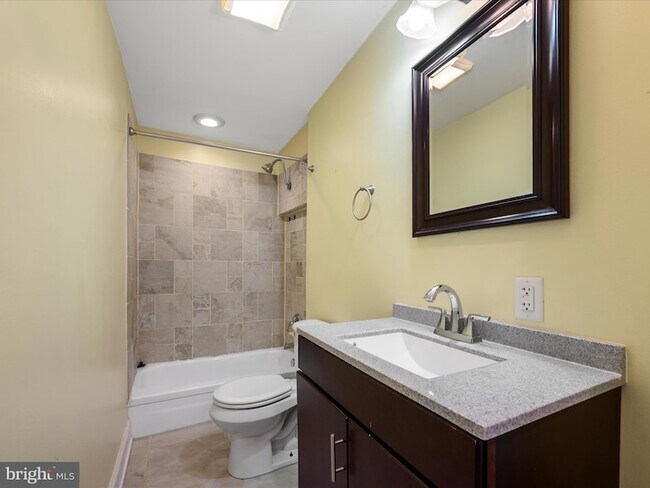 Building Photo - 5479 Main St