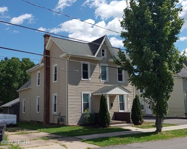 Primary Photo - Spacious home