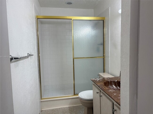 Building Photo - 5442 Lakewood Cir S