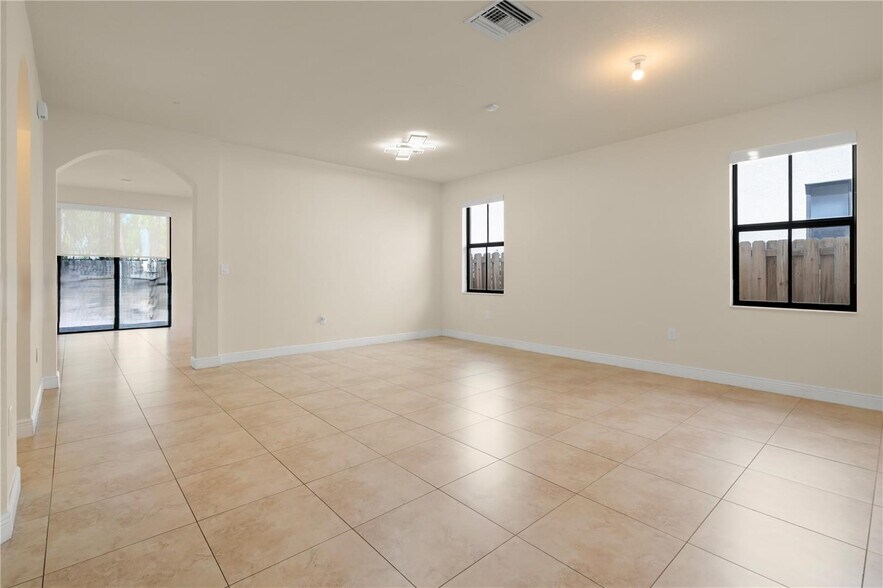 Building Photo - 10021 NW 87th Ter