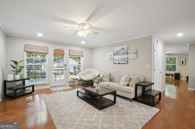 Building Photo - 102 Hickory Dr