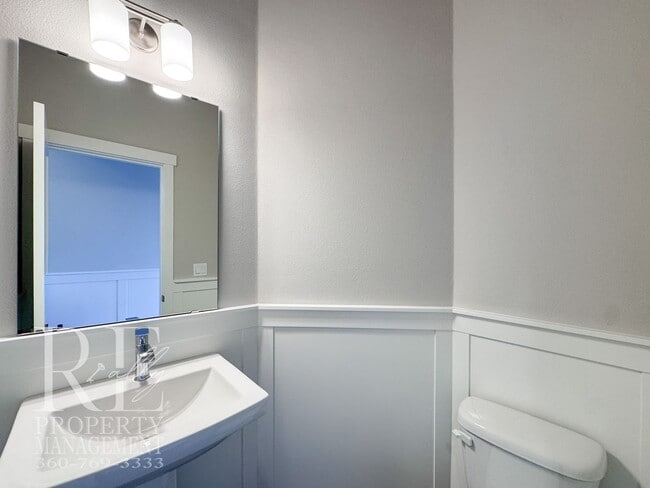 Building Photo - Modern 3-Story Bremerton Home with Water Views on Every Level