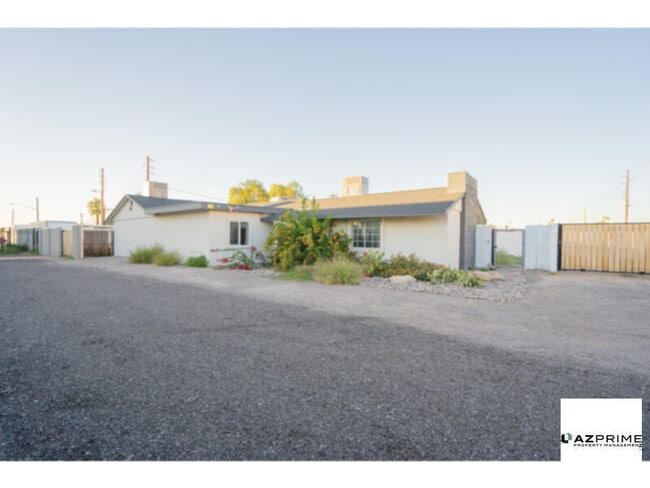 Building Photo - Charming Phoenix 1/1 Apartment with Modern Upgrades &amp; Prime Location!