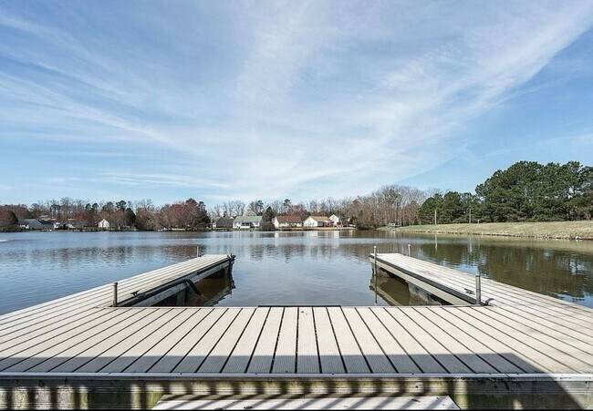 Building Photo - Beautiful two story home in the Ashbrook C...