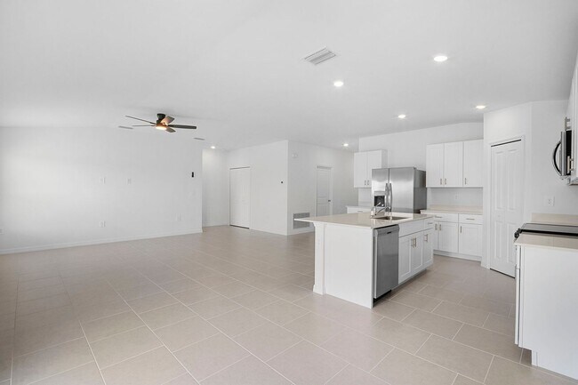 Building Photo - Brand New construction 4 bedrooms 2 bathrooms in North Fort Myers