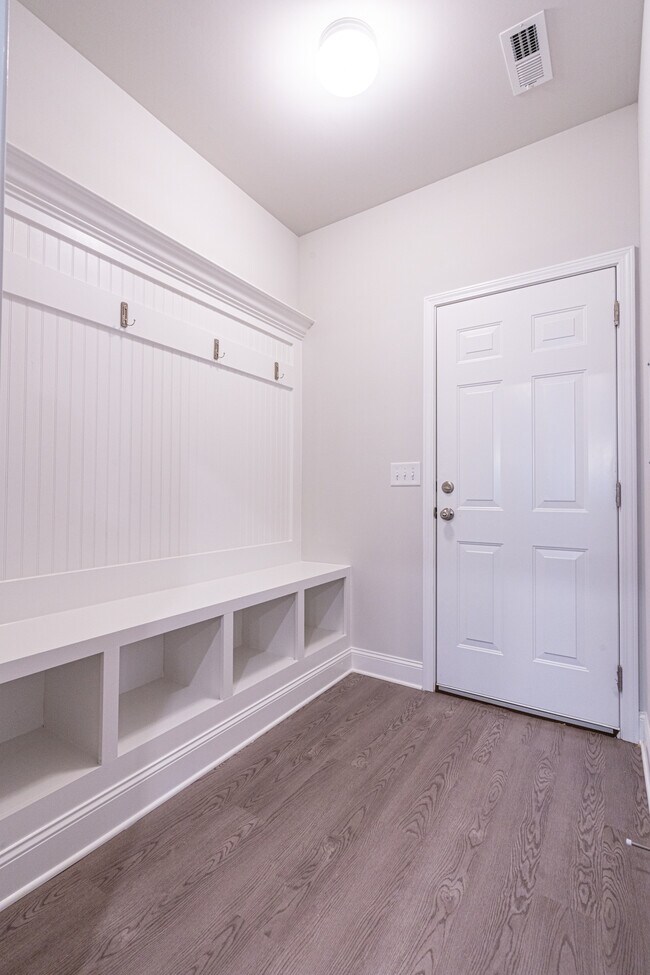 Building Photo - 176 Tybee Dr