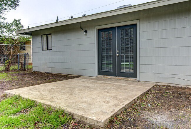 Building Photo - Windsor Park 3/2 unit TOTAL REMODEL!