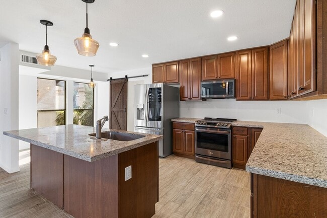 Building Photo - Luxury Living in the Heart of McCormick Ranch!