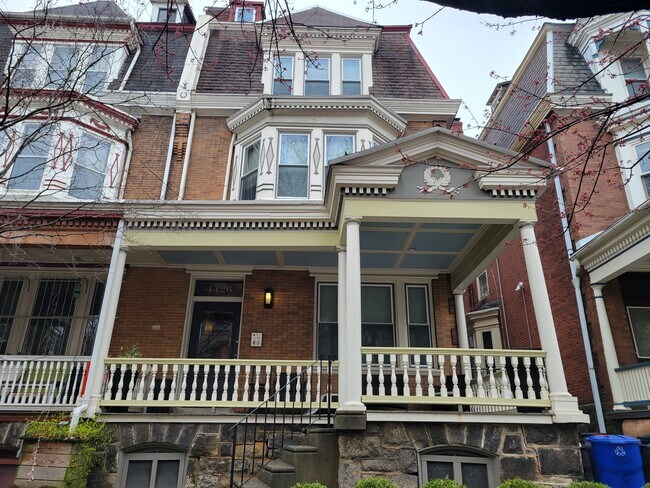 Primary Photo - 4426 Pine St