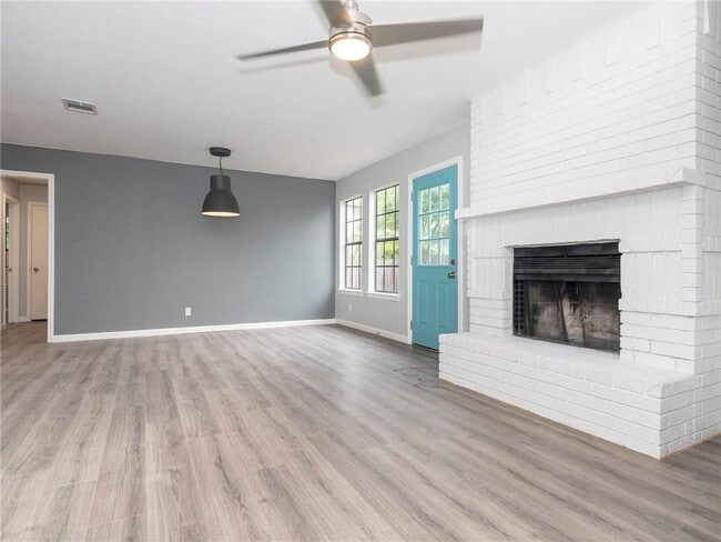 Building Photo - 1200 Hyridge St