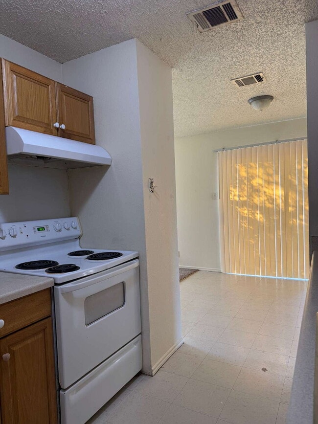 Building Photo - Affordable Three Bed/Two Bath in Leon Vall...