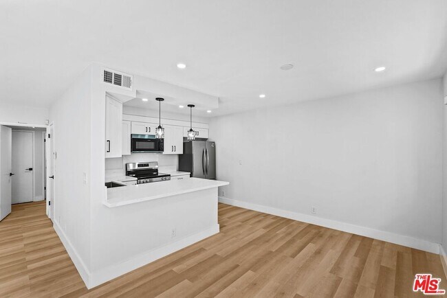 Building Photo - 1031 Laurel Ave