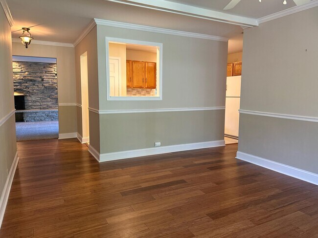 Building Photo - 856 Brickley Dr